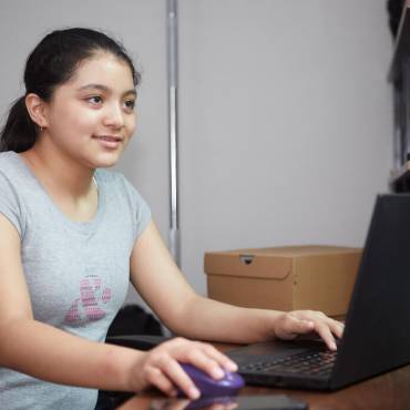 🌐 Eliminando el vacío digital: desafíos tecnológicos de la juventud ecuatoriana